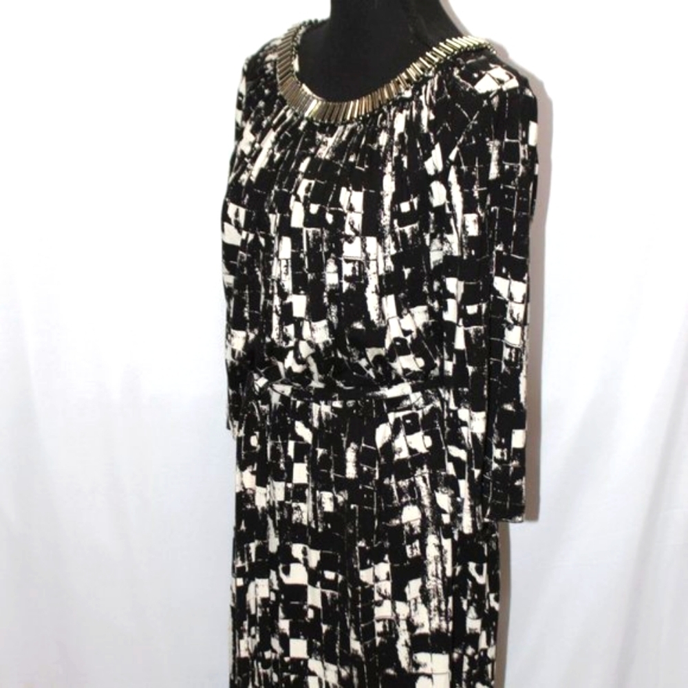 Adrianna Papell Black and white Dress with Silver Link Embellishment - Picture 4 of 13